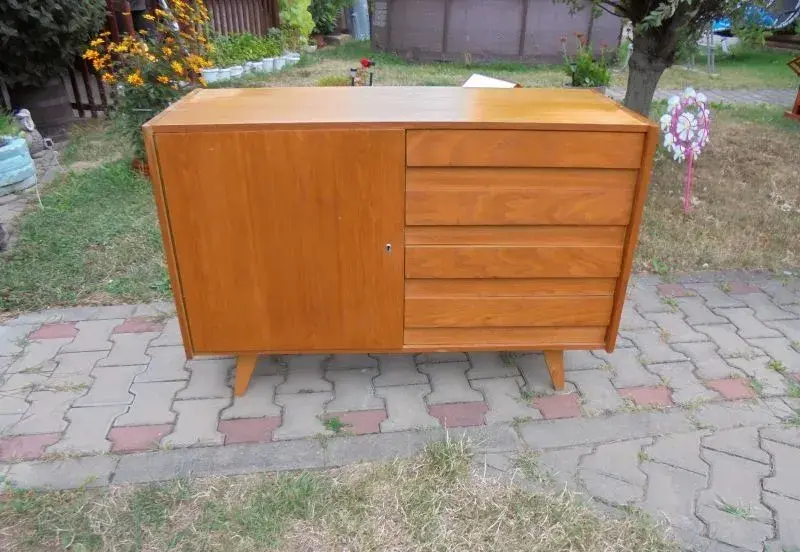 Komoda Jiroutek Brusel
