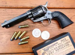 Colt SAA Peacemaker M.1873 (r. 1887) .45LC 4-3/4" (KAT. D)