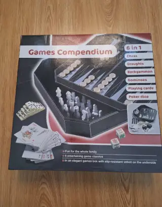 Sada her v koženém boxu