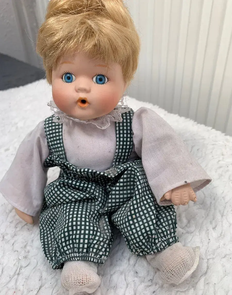 Panenku s porcelánovou hlavou