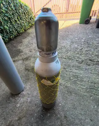 Plná kyslíková láhen