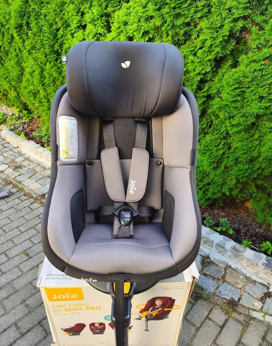 Autosedačka Joie otočná o 360°