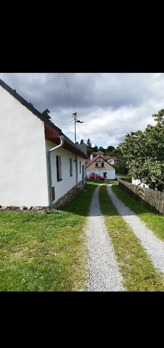 Dlouhodobý pronájem rodinného domu u lesa