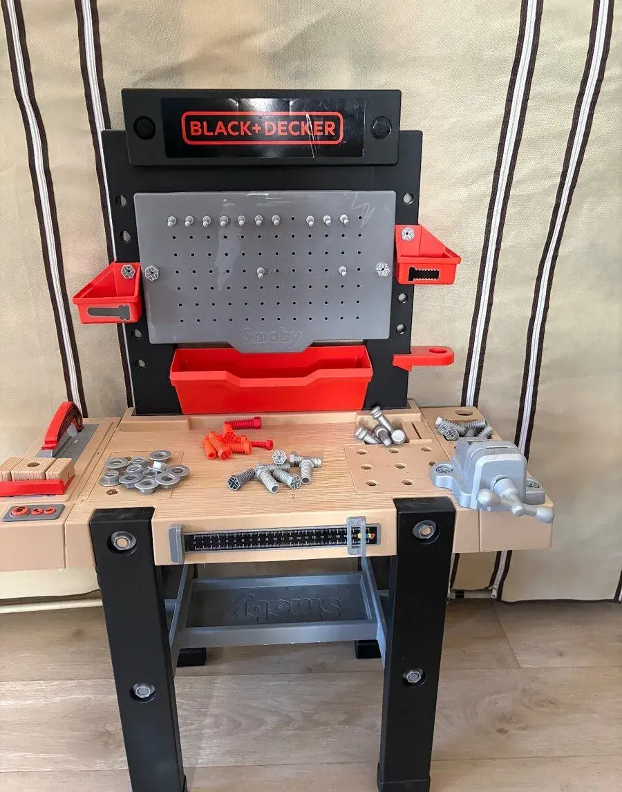 Chlapecká elektronická dílna Black+Decker
