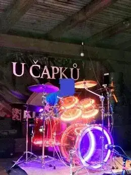 BUBENÍK HLEDÁ KAPELU