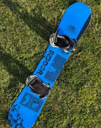 Snowboard CAPiTA 158W + vázání Burton Mission M