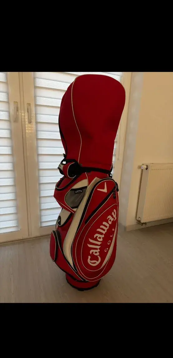 Golfový bag s holemi a příslušenstvím