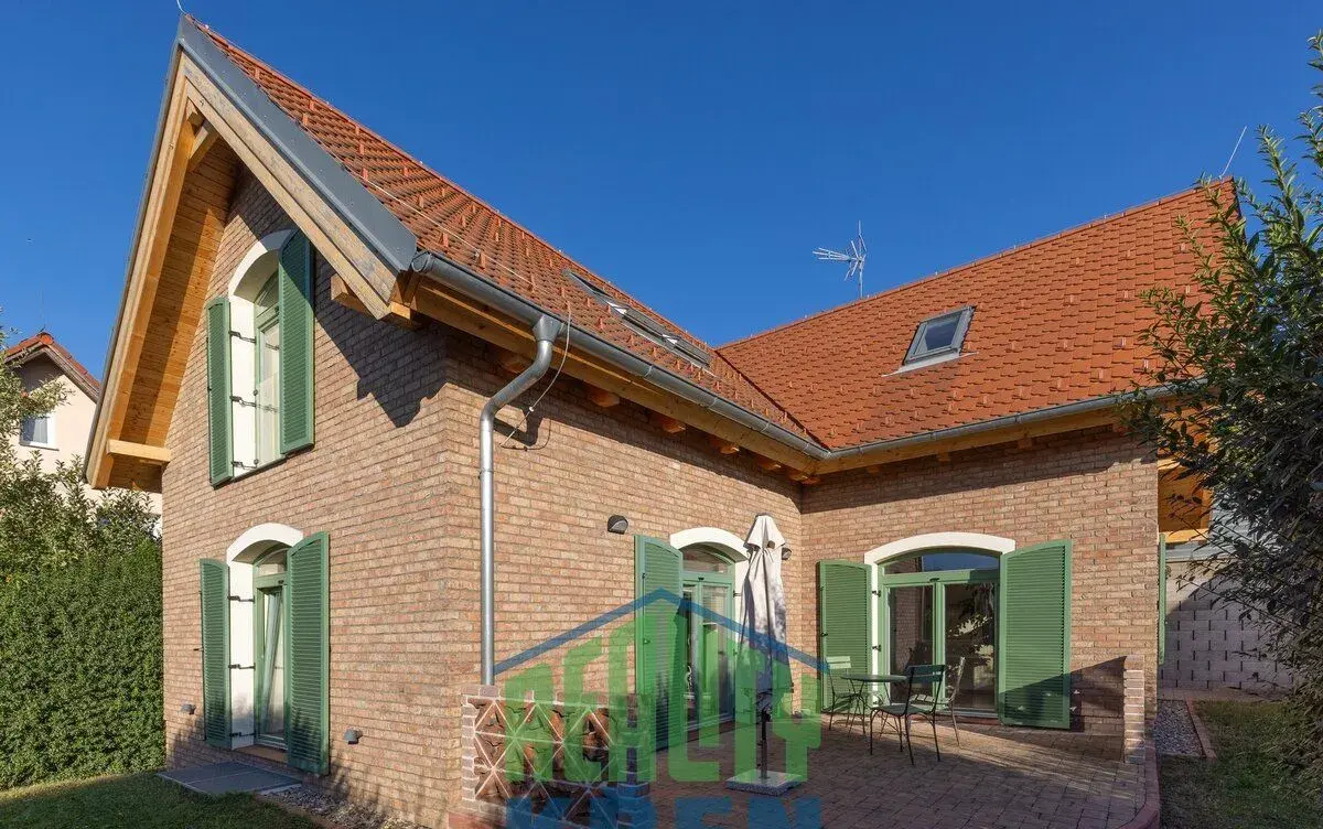 Prodej rodinného domu 212 m², Praha - Suchdol, ev.č. 004022