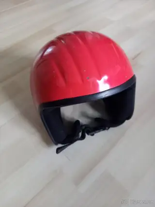 Dětská helma na lyže