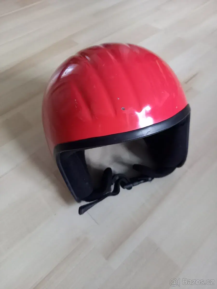 Dětská helma na lyže