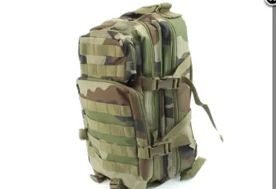Olivová helma+ batoh 25l a multicam klobouku