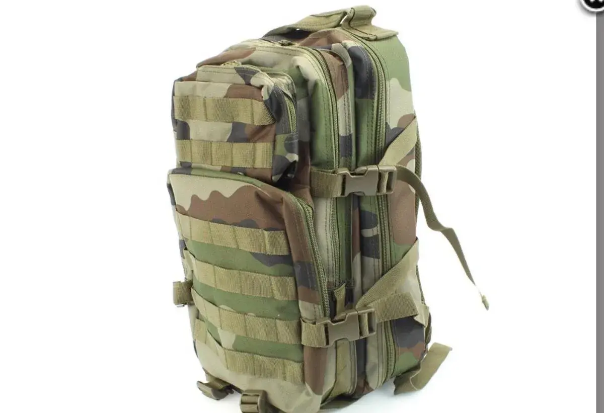 Olivová helma+ batoh 25l a multicam klobouku