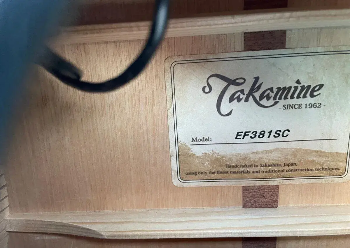 Takamine EF381SC