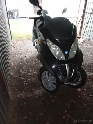 Piaggio mp3 400