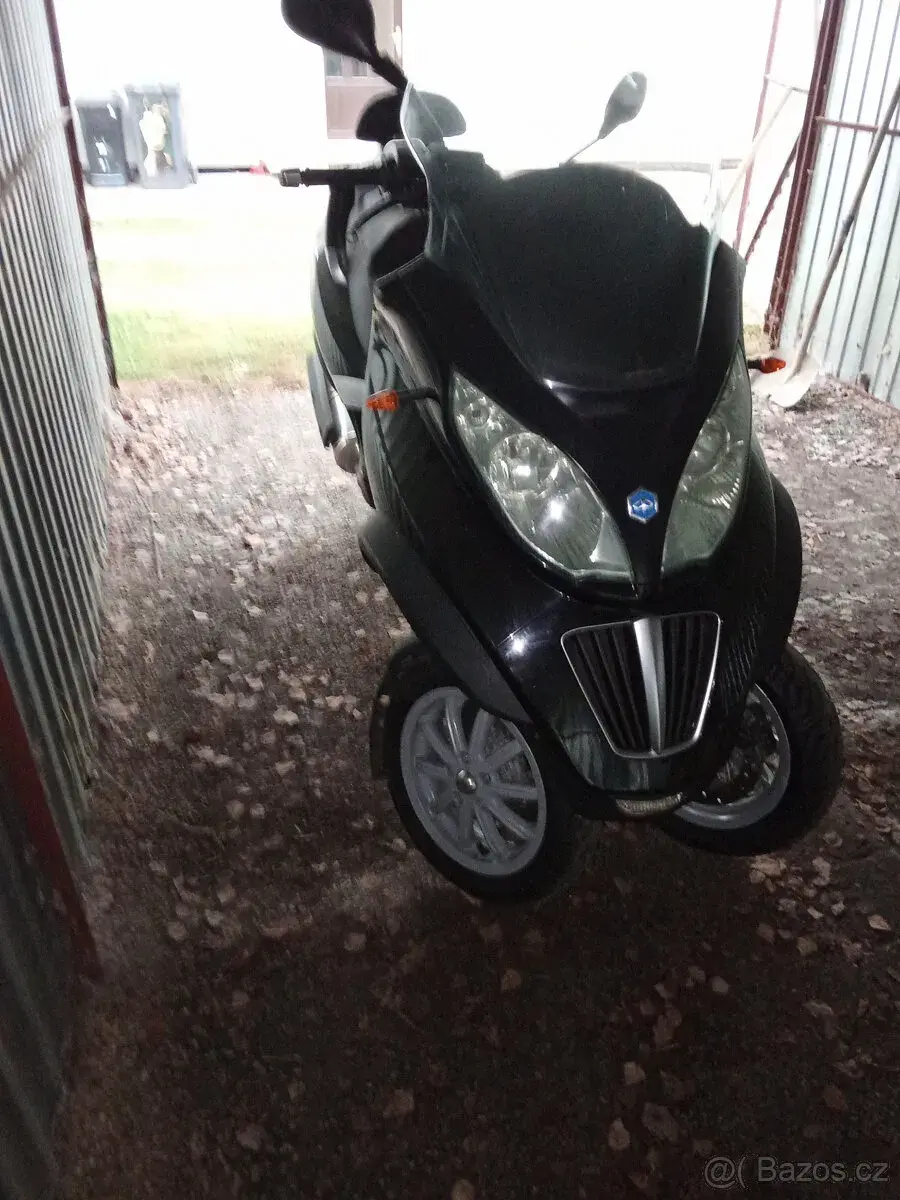 Piaggio mp3 400