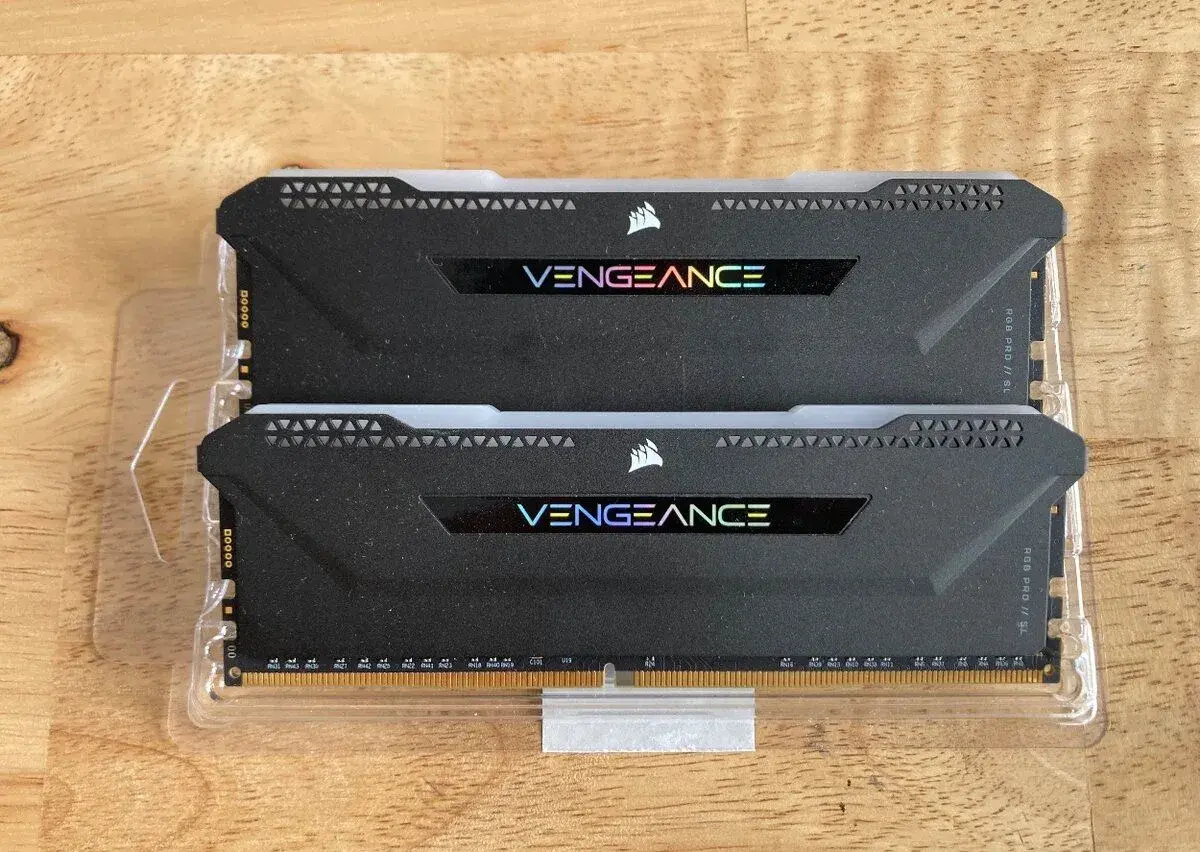 Corsair Vengeance RGB PRO SL 32 GB (2×16 GB) DDR4 3600 MHz