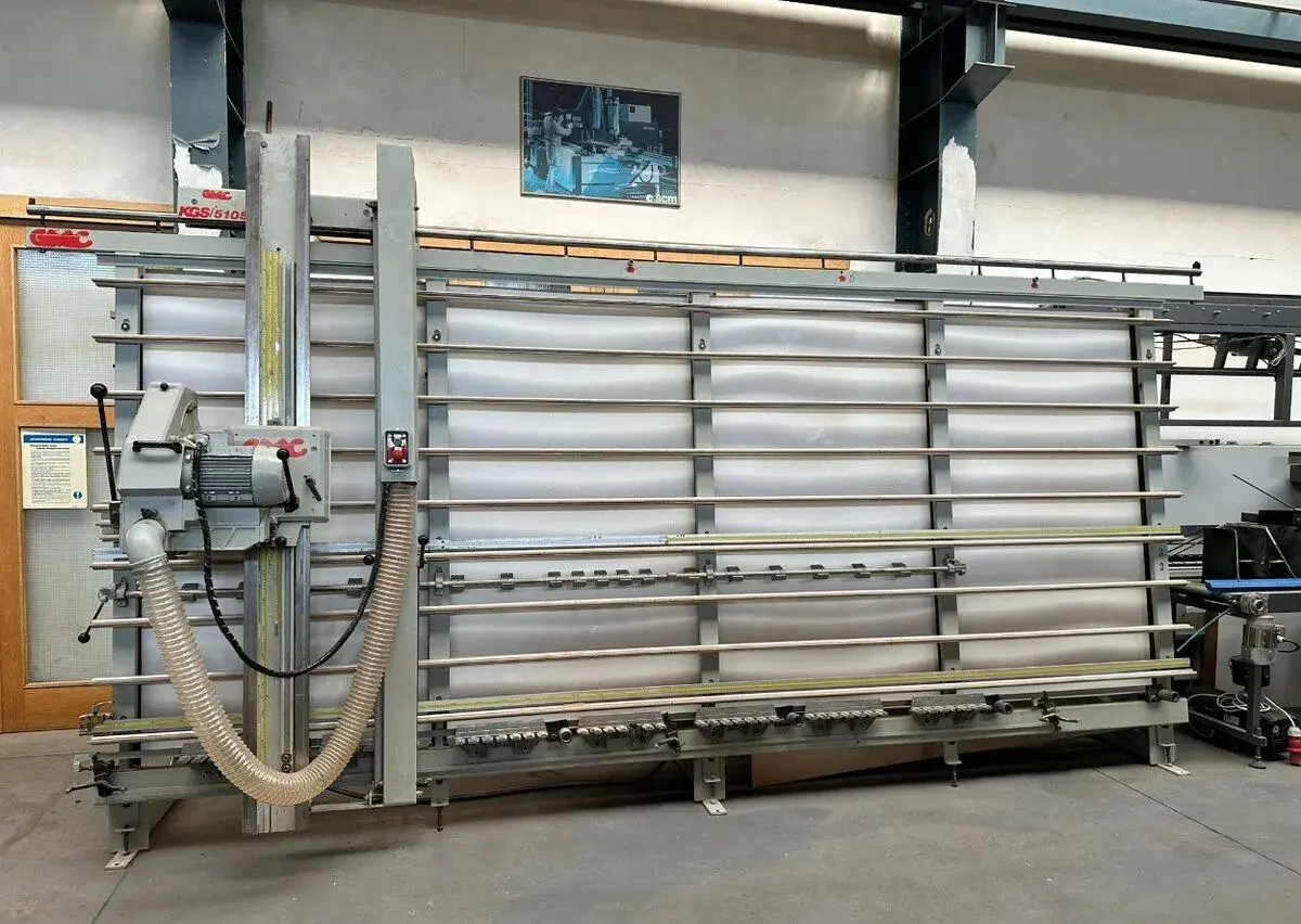 Svislá vertikální pila GMC KGS 510S