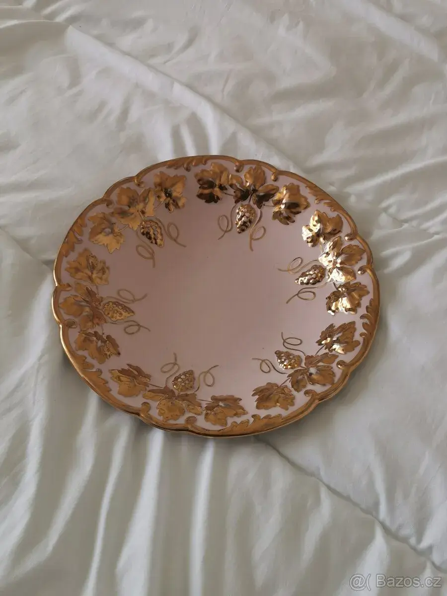 Mísa z růžového porcelánu