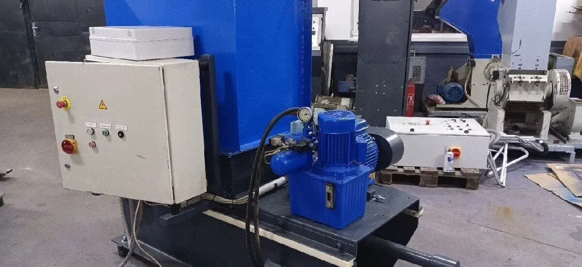 Drtič dřeva pomaluběžný 7,5 kW s hydraulickým přítlakem
