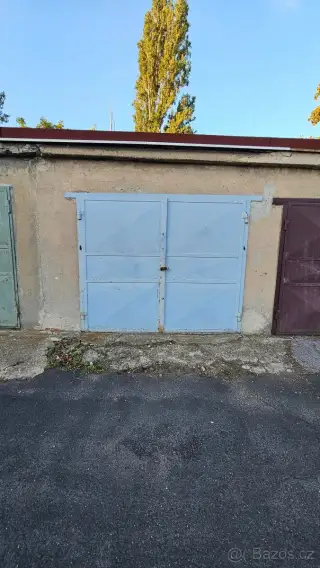 Pronájem garáže 22m2 Beethovenova/ Na Moráni - CV