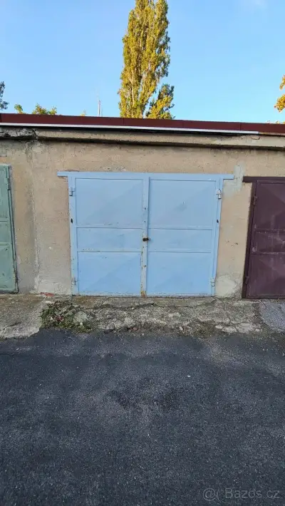 Pronájem garáže 22m2 Beethovenova/ Na Moráni - CV