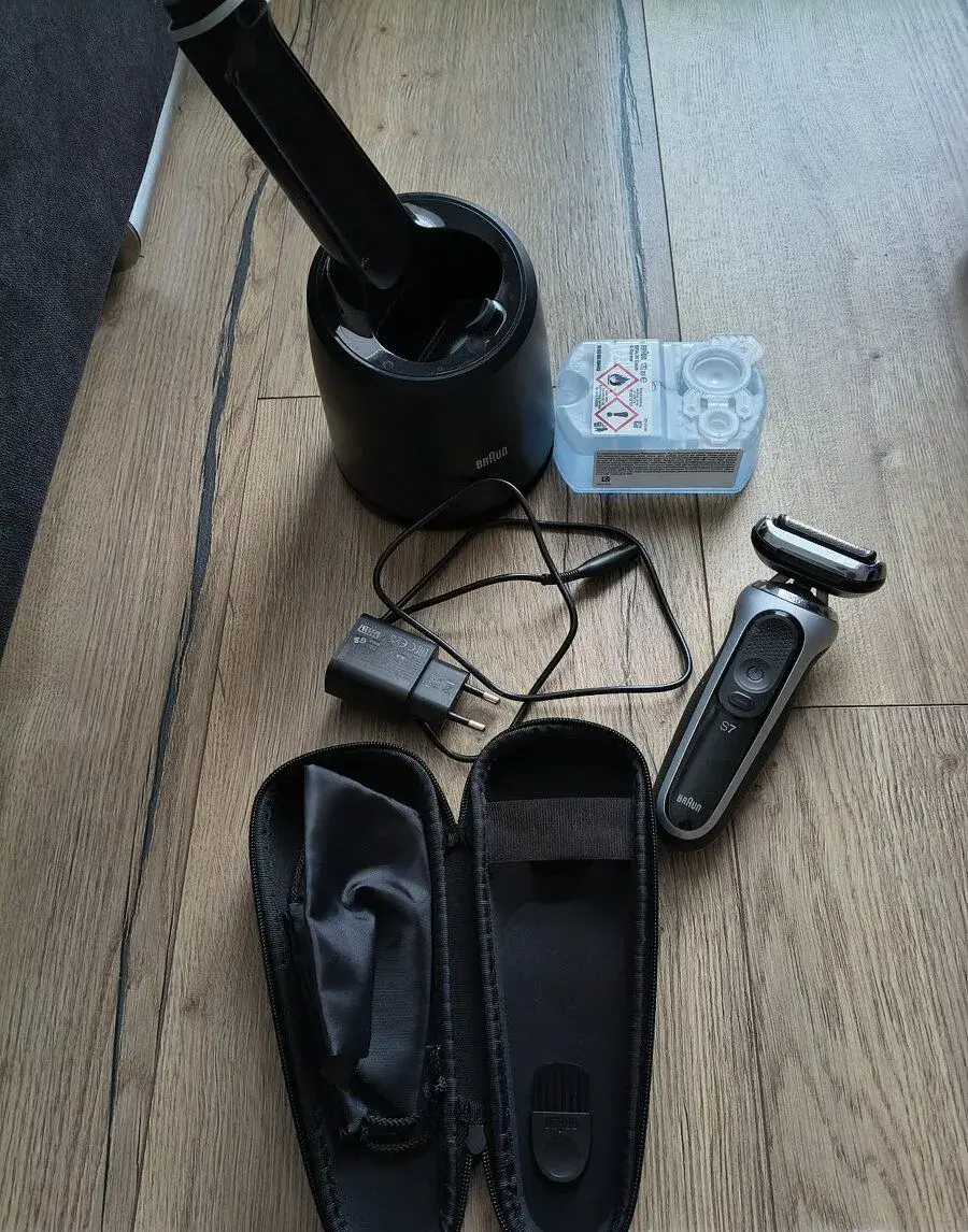 Braun S7 holicí strojek + čistící stanice