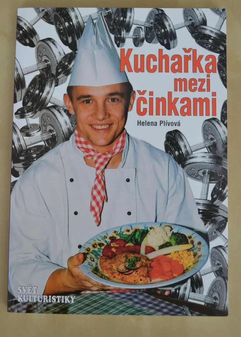 Kuchařka mezi činkami