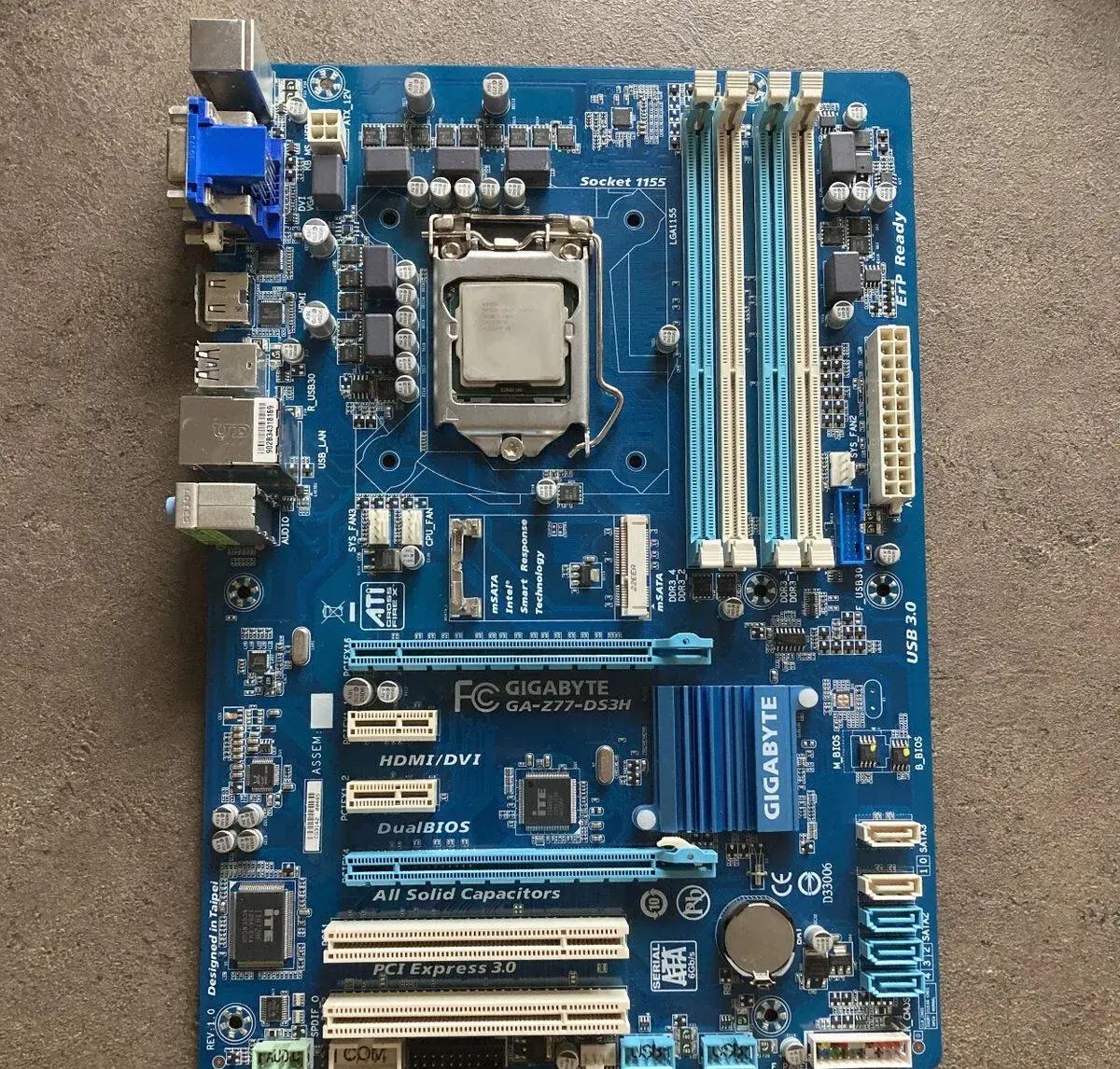Gigabyte GA-Z77-DS3H + Intel Core i5-2400 + I/O shield