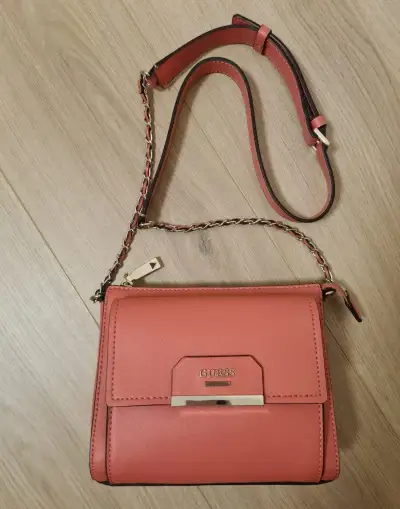 Guess kabelka coral
