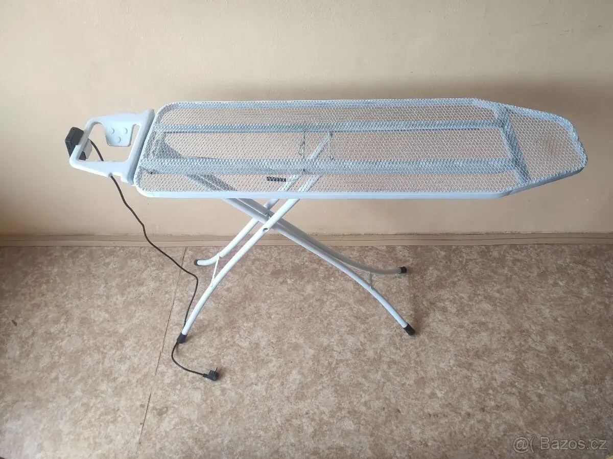 jako nový žehlicí prkno - délka 120cm-výška 95cm