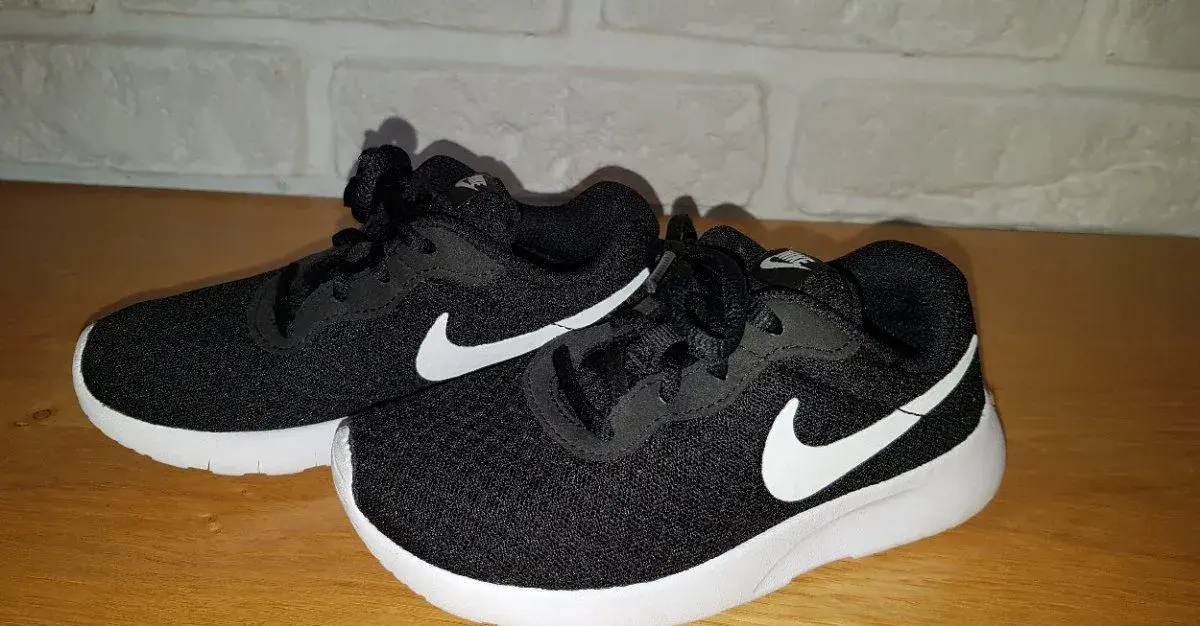 Nike tenisky indoor vel. 27,5 - STAV