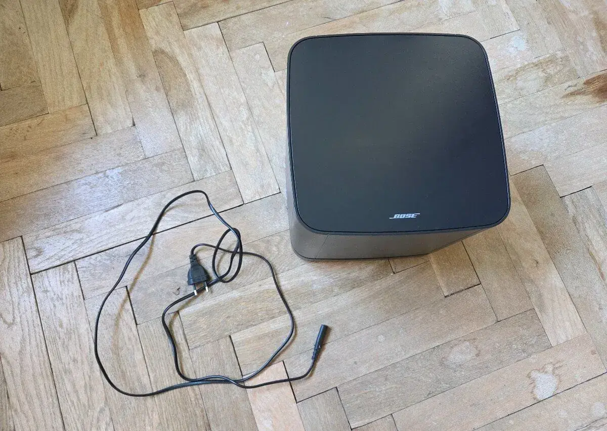 Bezdrátový subwoofer Bose Bass module 500