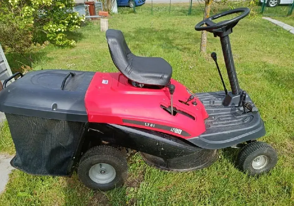 Prodej používaný funkční zahradní rider LEVITA LT 61