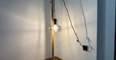 Skleněný lustr do zásuvky