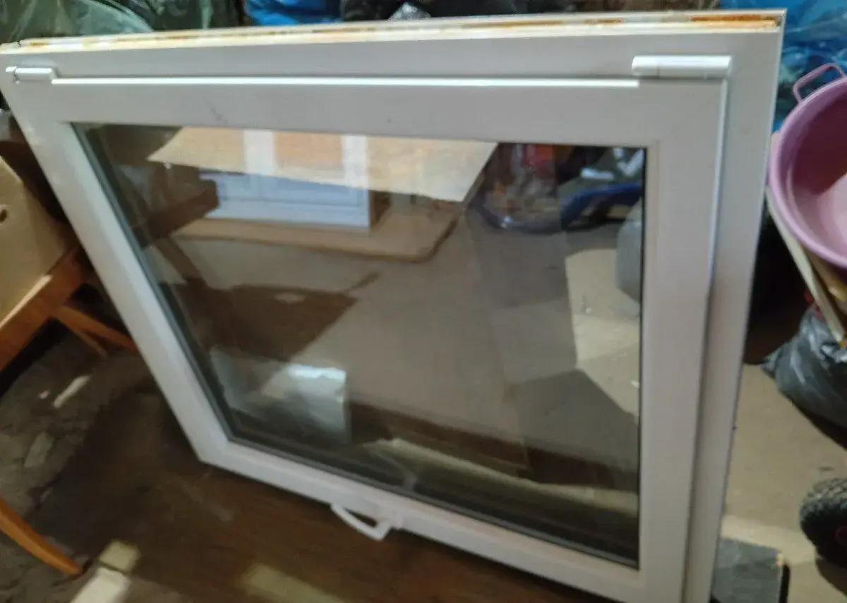 Okna Tmavý Dub s žaluziemi 105x123