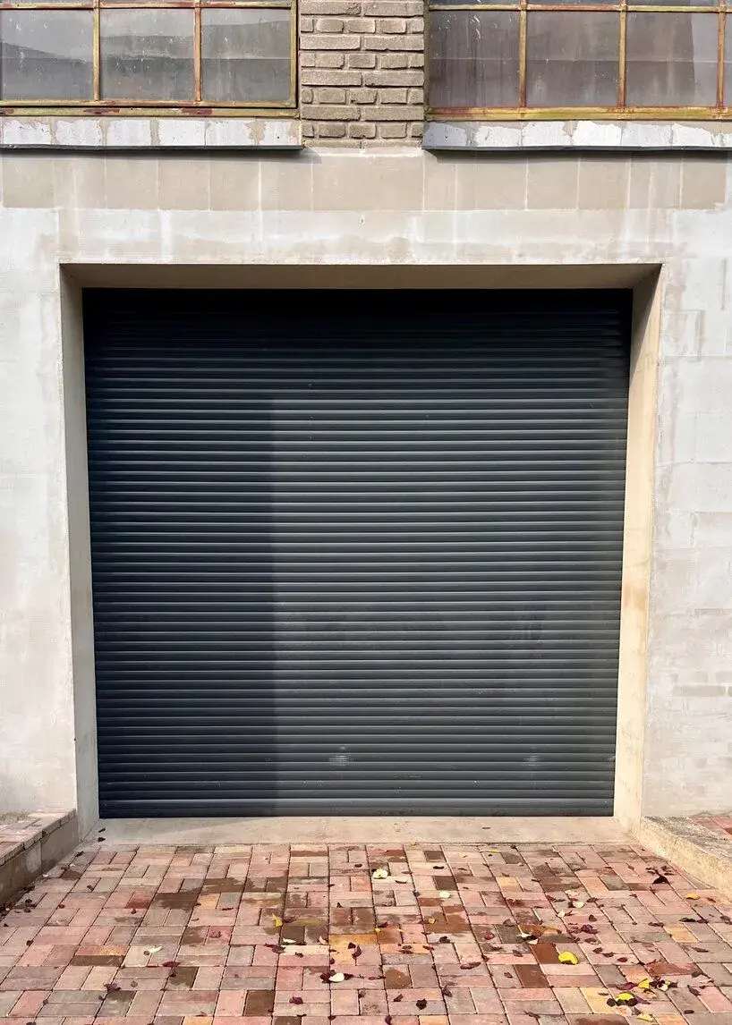 Pronájem vybavené autodílny 100 m² – Praha 4, Komořany