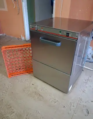 Myčka Fagor na koše 50x50 cm, spádová, 380V