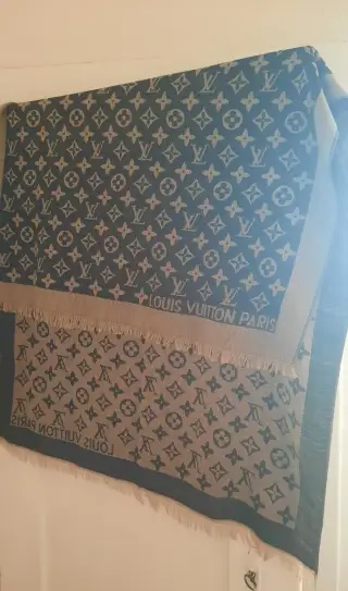 Louis Vuitton šála