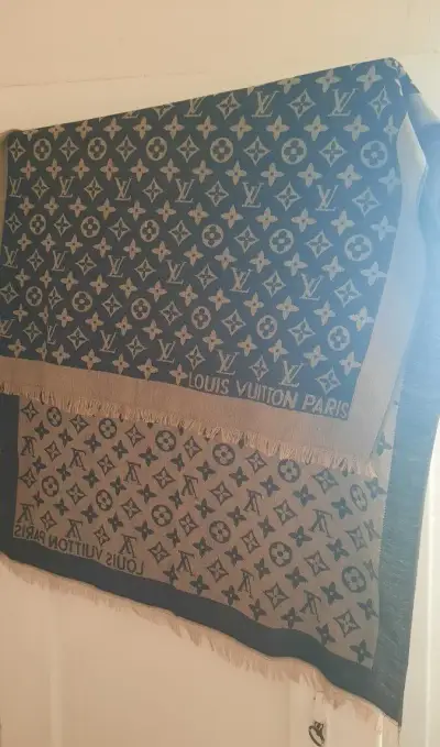 Louis Vuitton šála