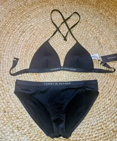 Nové bikiny Tommy Hilfiger - vel. M, tmavě modré