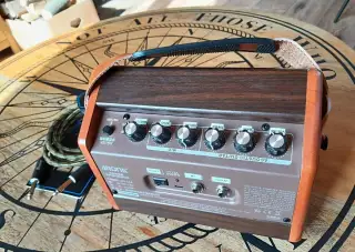 Zesilovač pro akustickou kytaru + kabel Ibanez