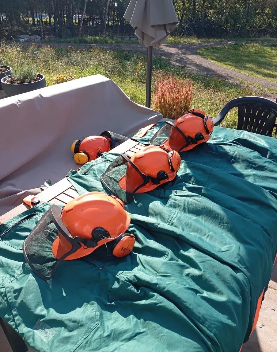Neprořezné kalhoty Stihl , Forest Jack , helmy Stihl