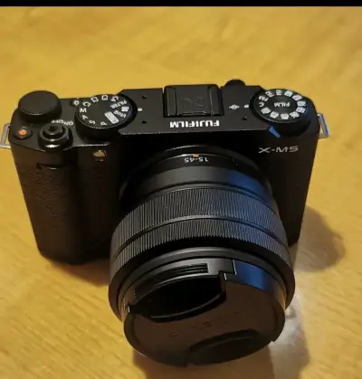 FujiFilm X-M5 + kit lens