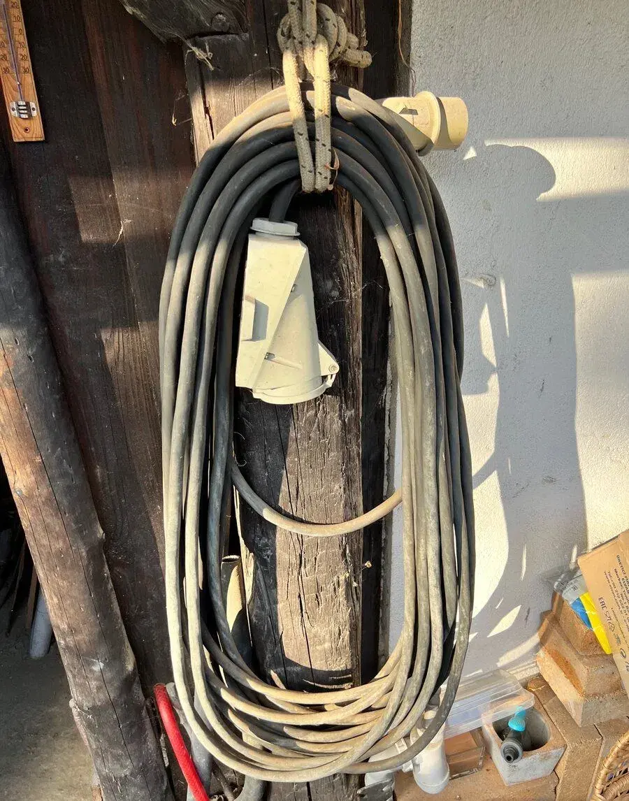 Kabel 380v cca 26m (silný kabel)