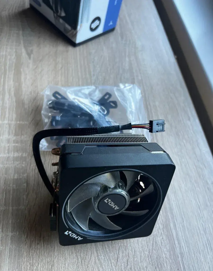 Procesorový chladič AMD Wraith Prism RGB