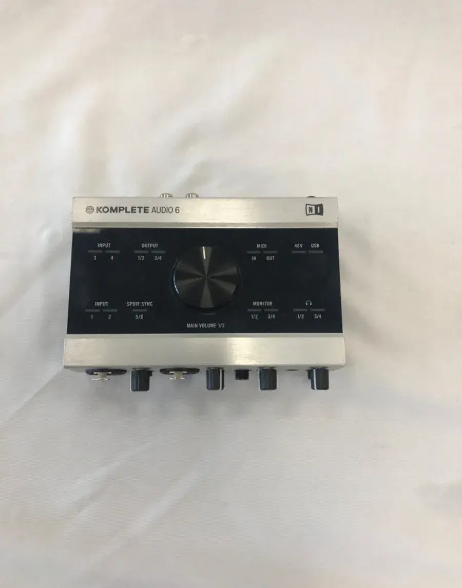 Komplete Audio 6 - Native Instruments