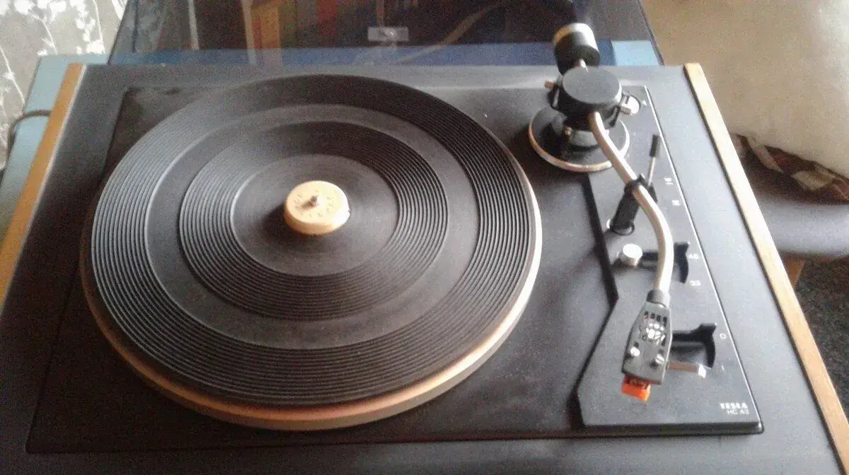 Gramofon tesla