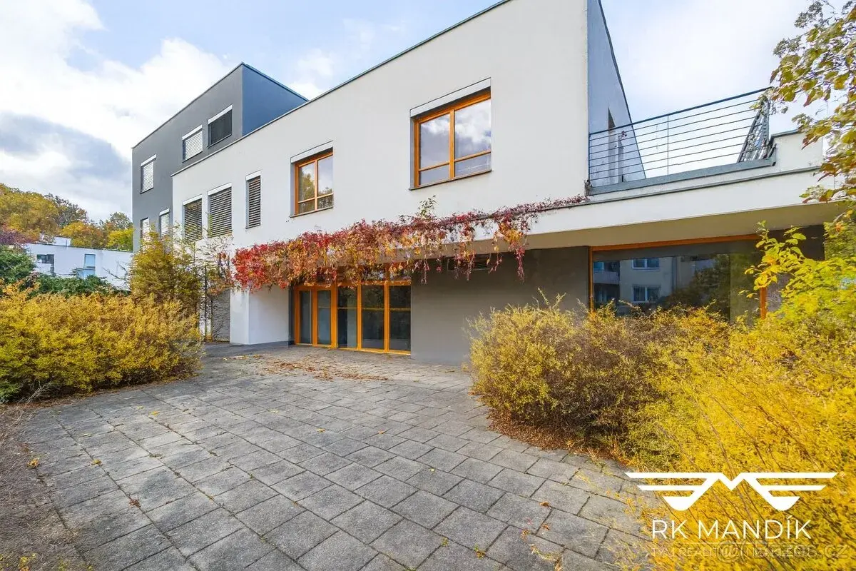 Prodej obchodního prostoru 90 m², Odolena Voda