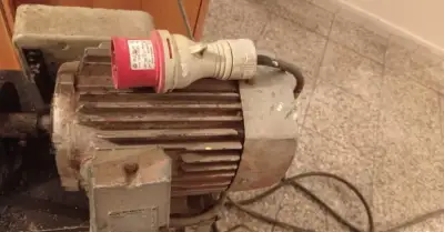 Třífázový elektromotor MEZ Mohelnice AP100L