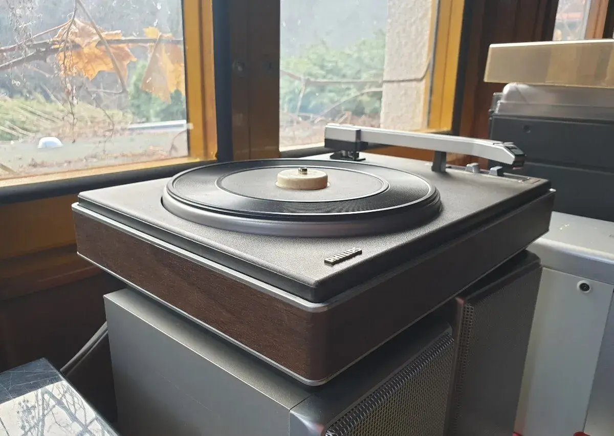 Gramofon Philips, Universum